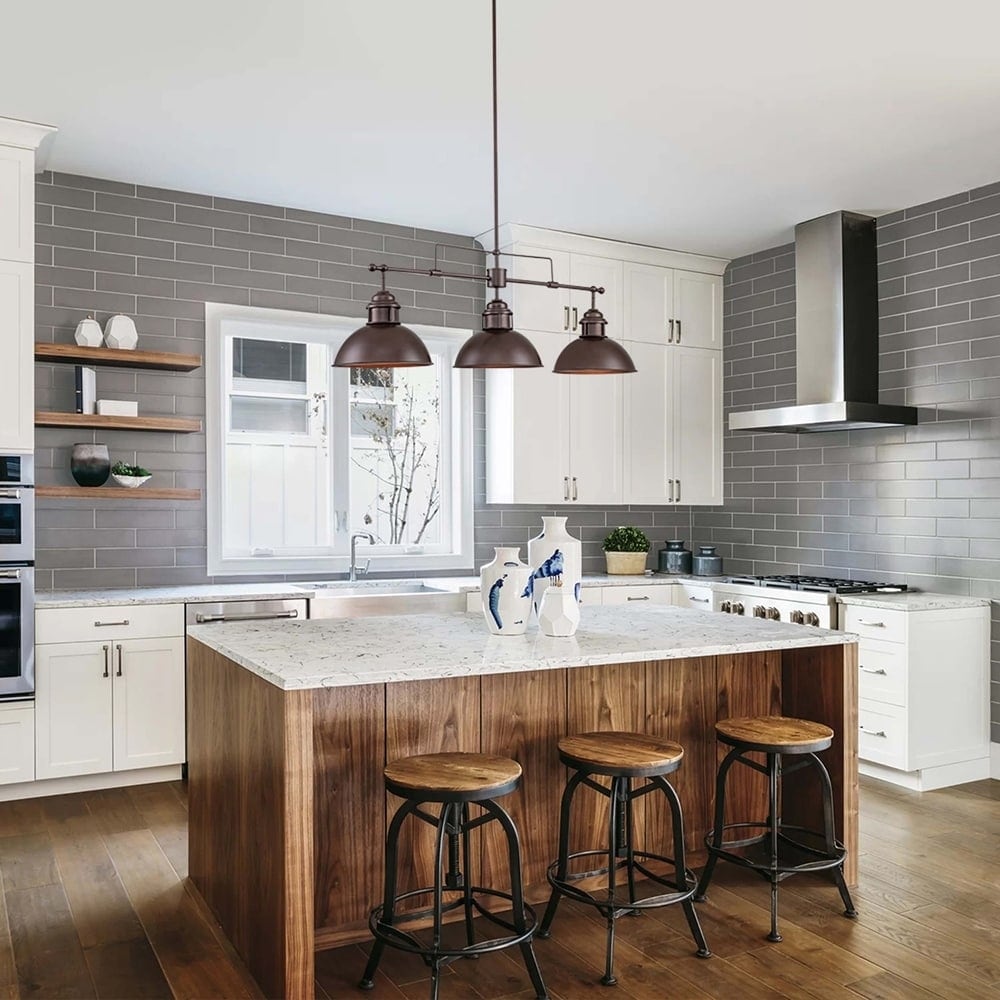 Suspension linéaire en métal rétro style ferme à 3 lumières, type dôme, idéale pour îlot de cuisine.