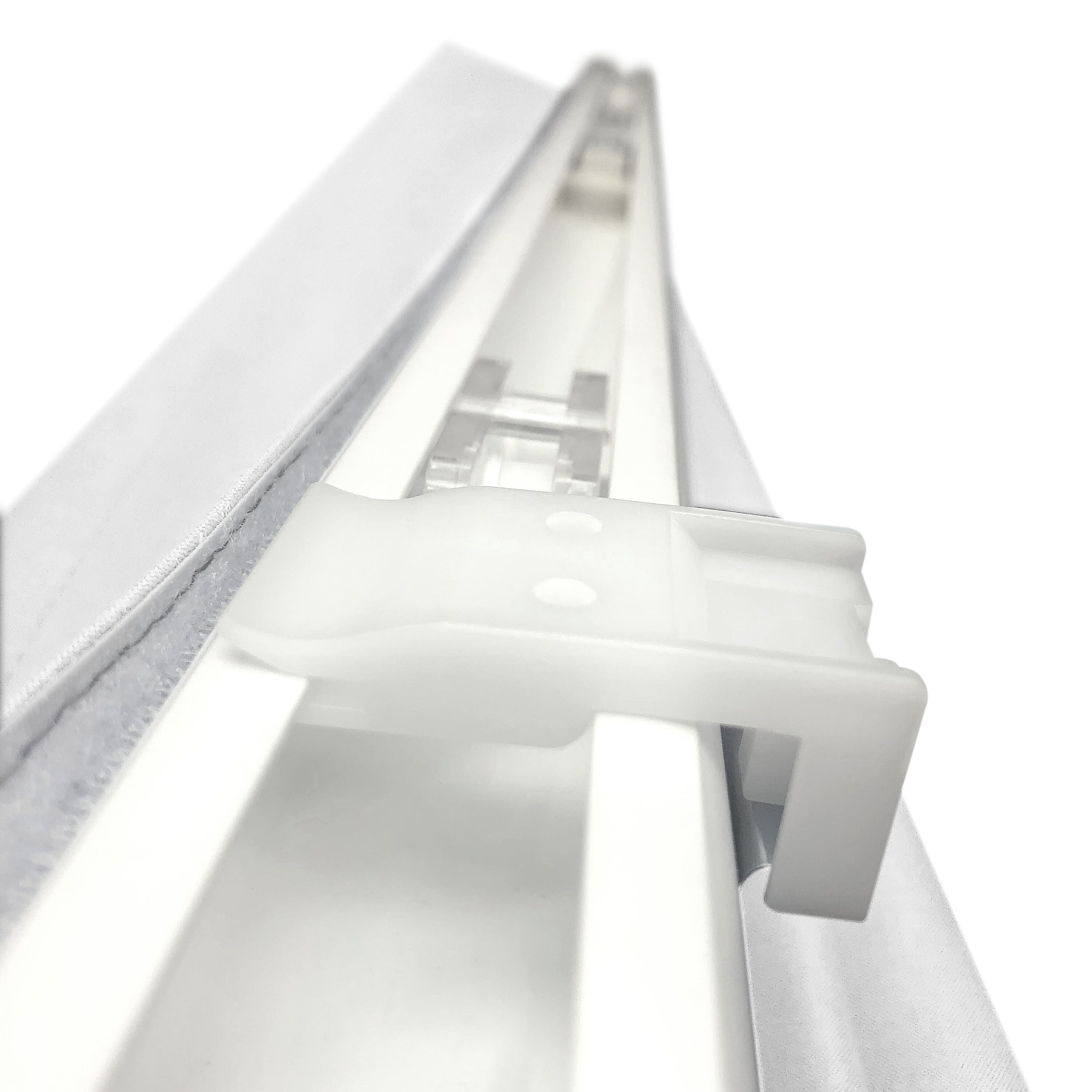 Stores romains en tissu occultants sans cordon Arlo Blinds blancs