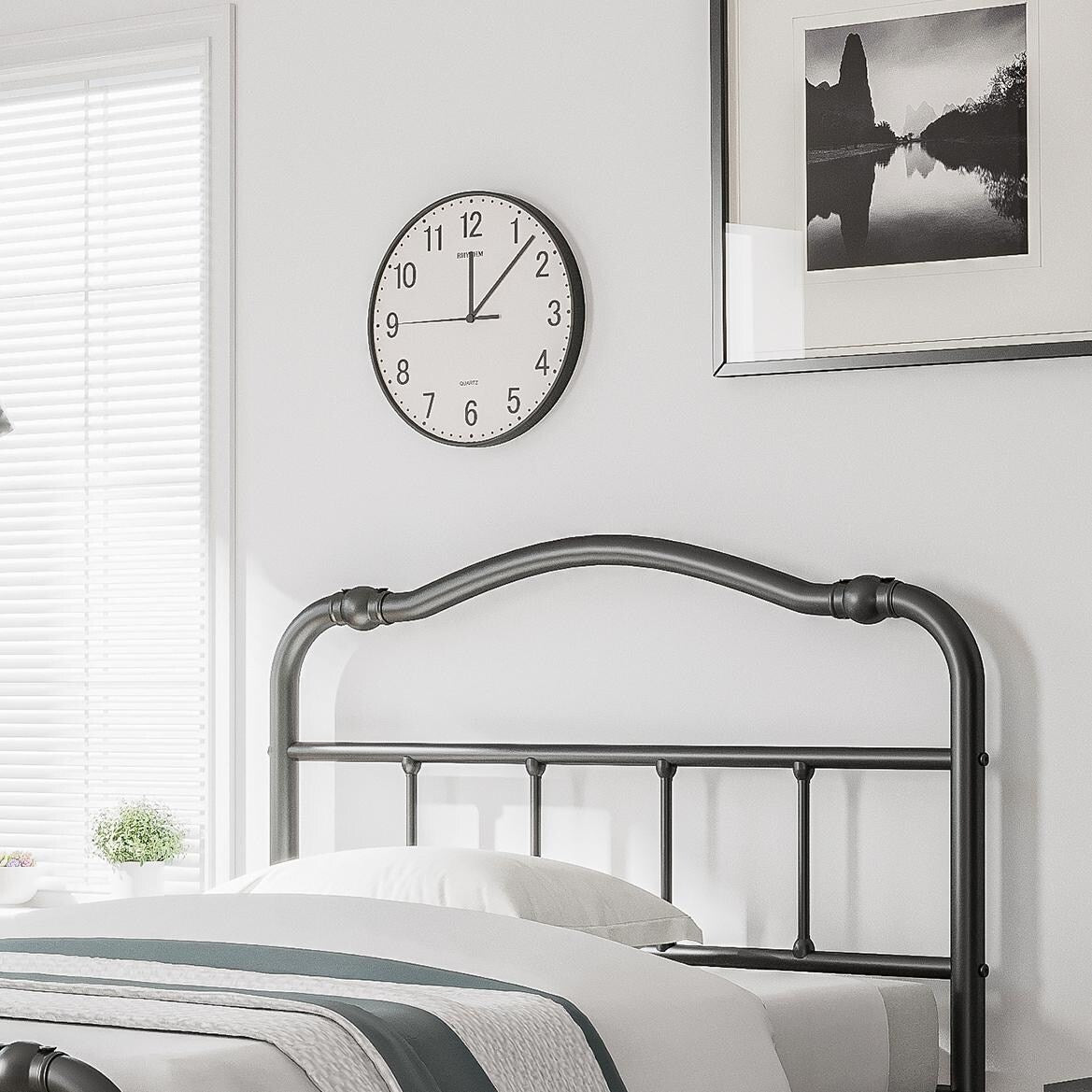 Cadre de lit en métal robuste de 14 pouces de haut avec style vintage, supporte jusqu'à 2500 lb, assemblage facile et sans grincement