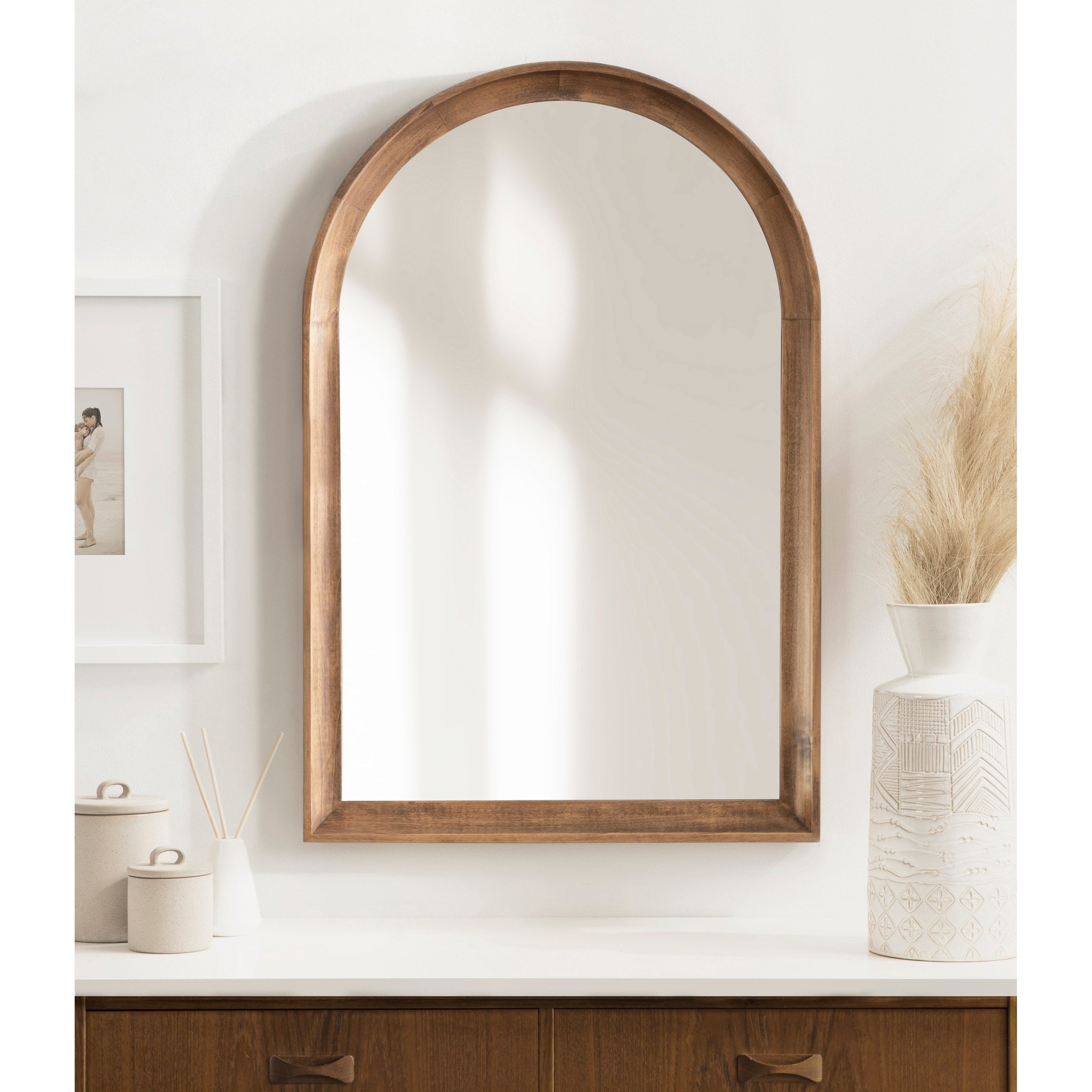 Miroir mural en bois Arch de Kate et Laurel Hatherleigh