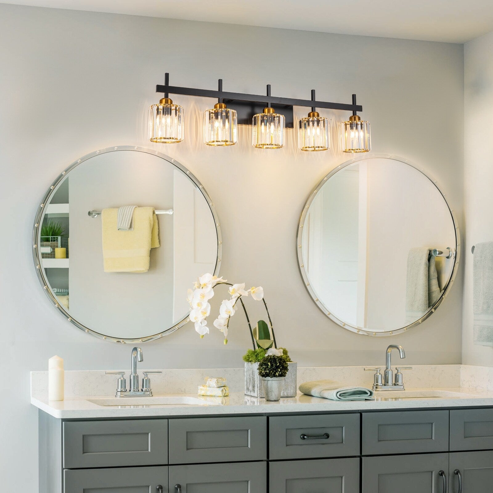 Applique murale moderne à 3/4/5 lumières en cristal, à intensité variable, au-dessus du miroir de salle de bain