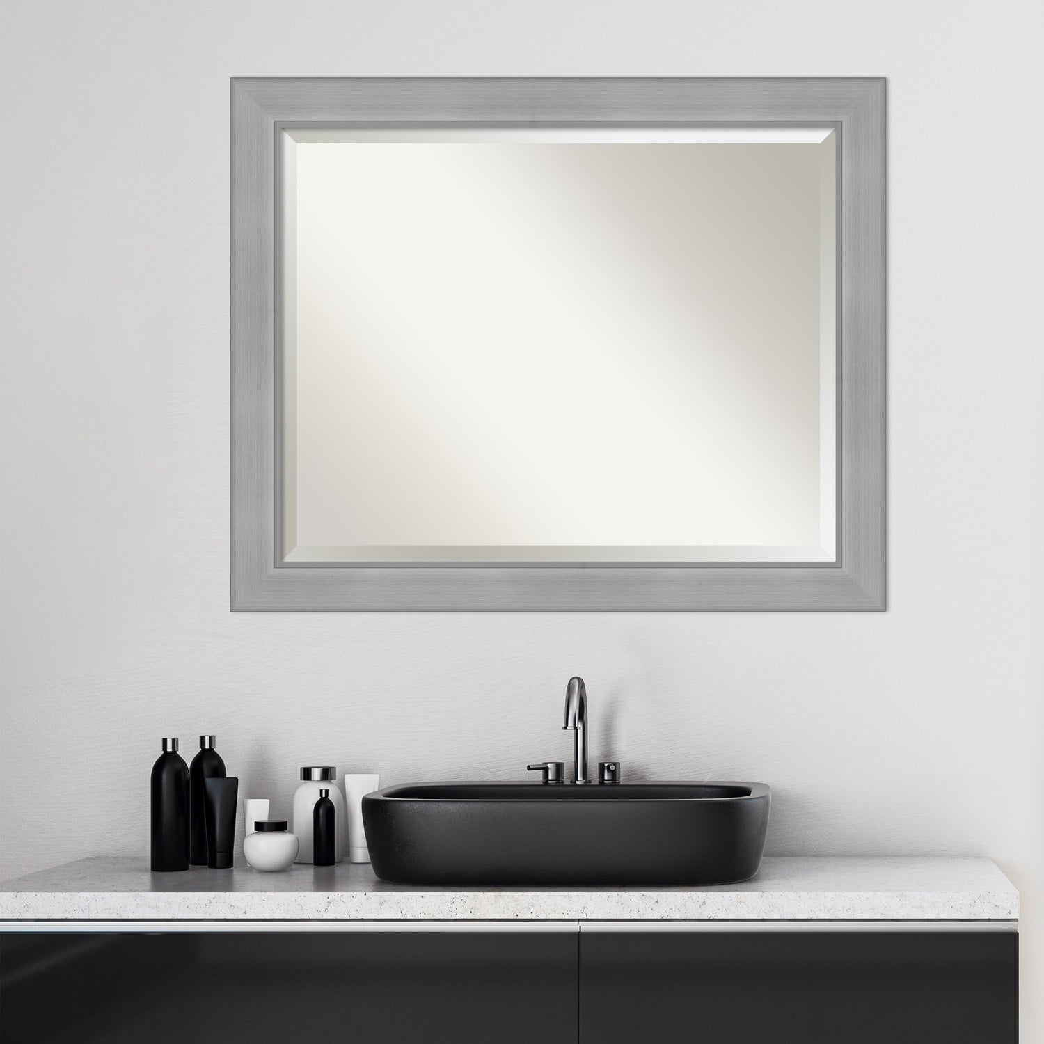 Miroir mural biseauté pour salle de bain - Cadre Vista en nickel brossé