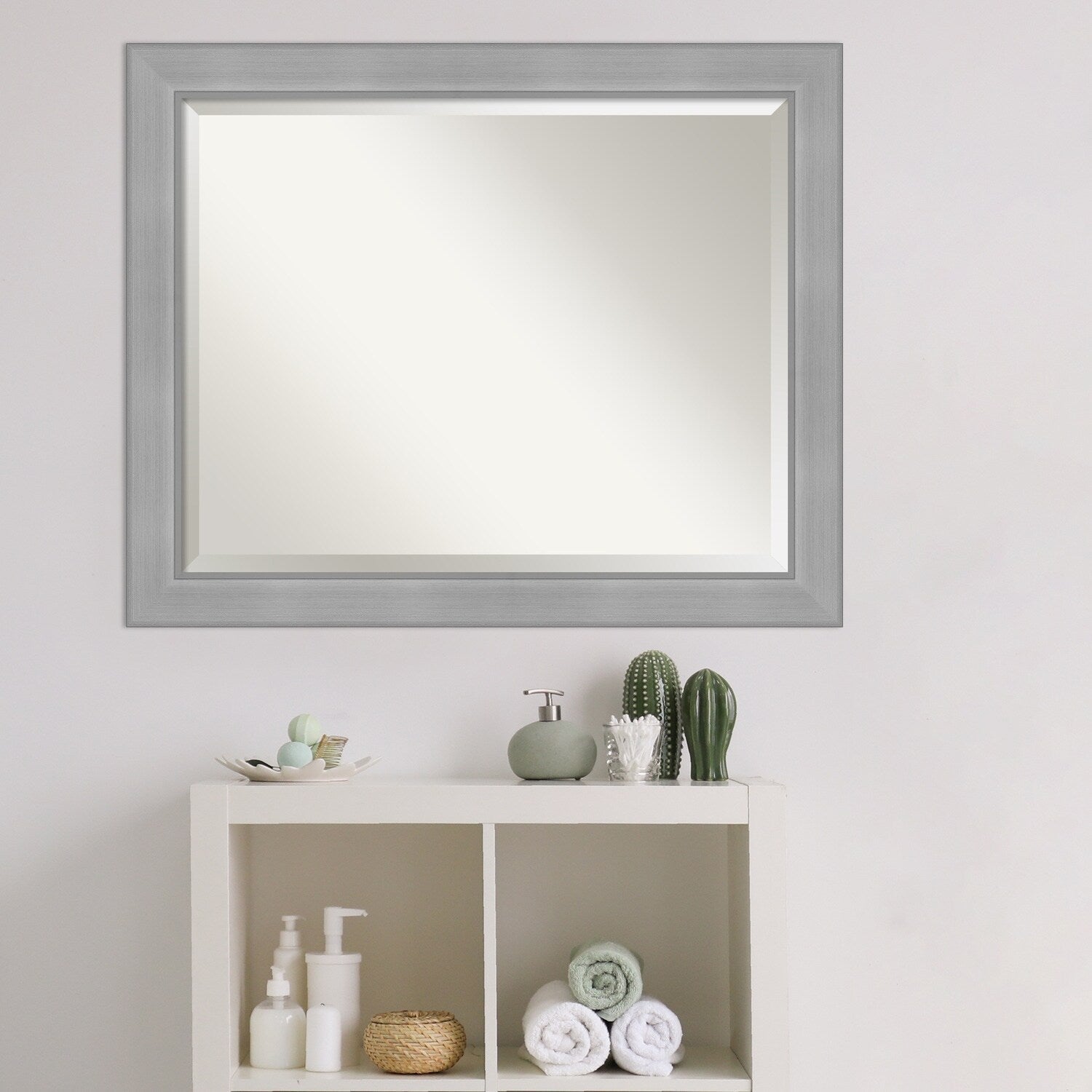Miroir mural biseauté pour salle de bain - Cadre Vista en nickel brossé